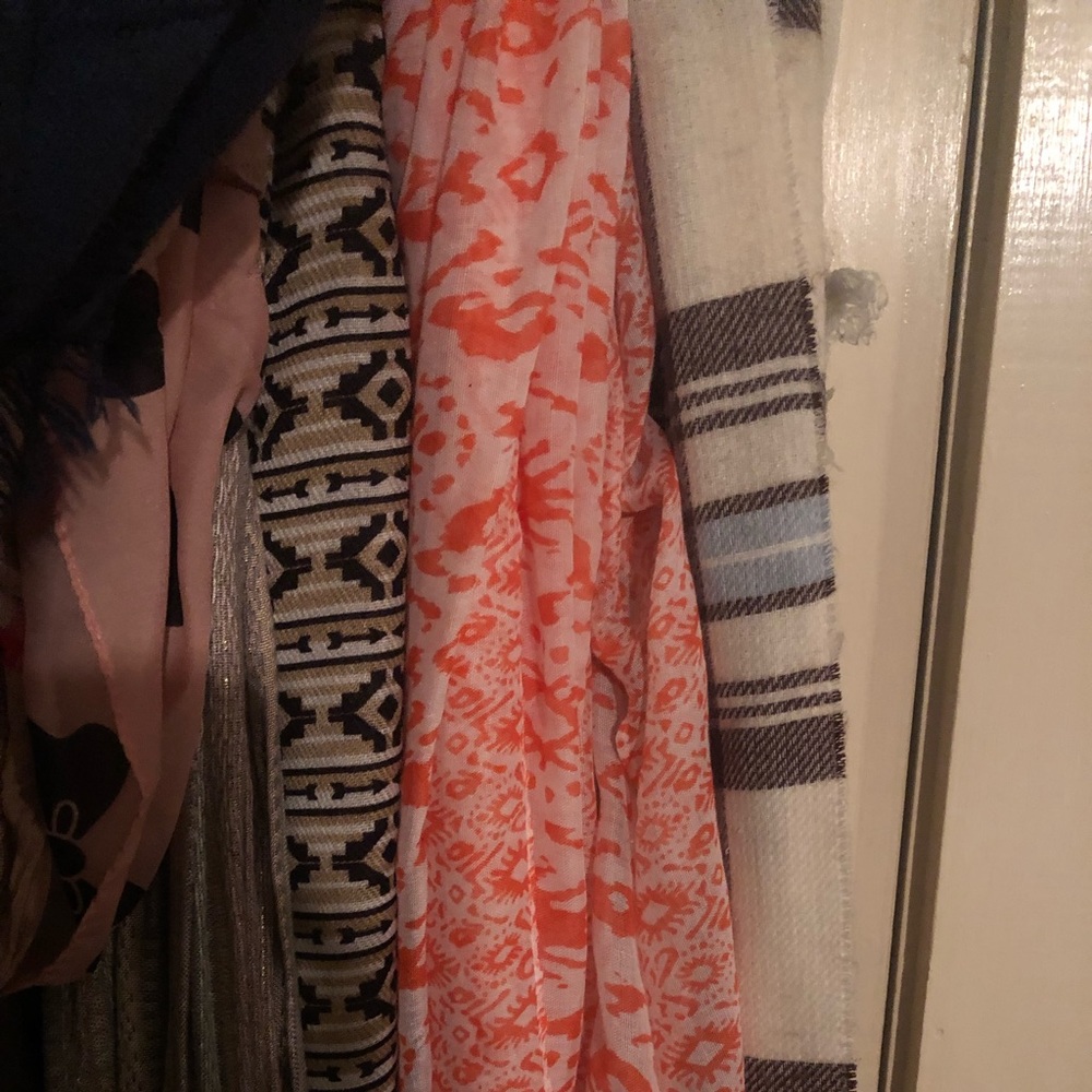 SCARVES - Picture 4 of 8